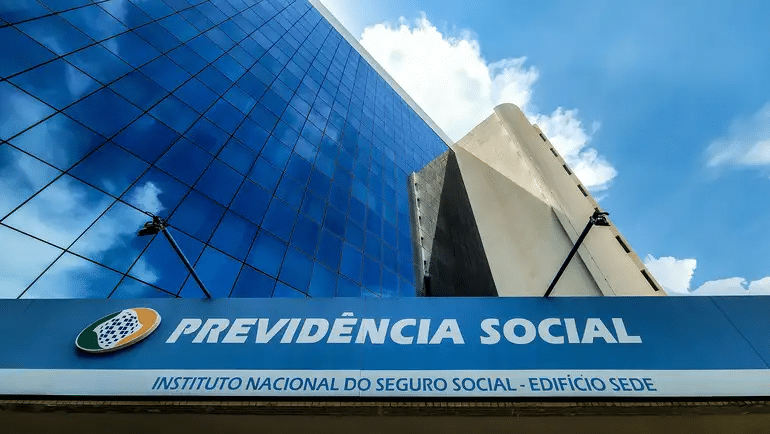 Estado de greve no INSS: Operação Apagão busca aumento salarial e reconhecimento da classe.