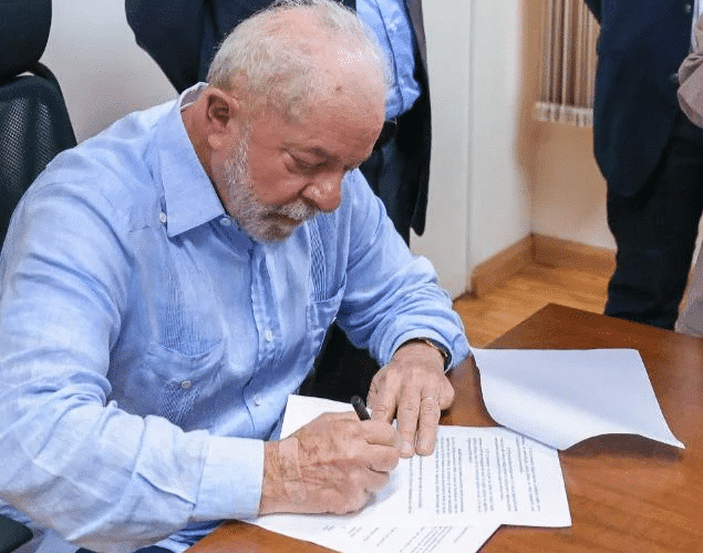 Lula termina com a idade mínima nas aposentadorias