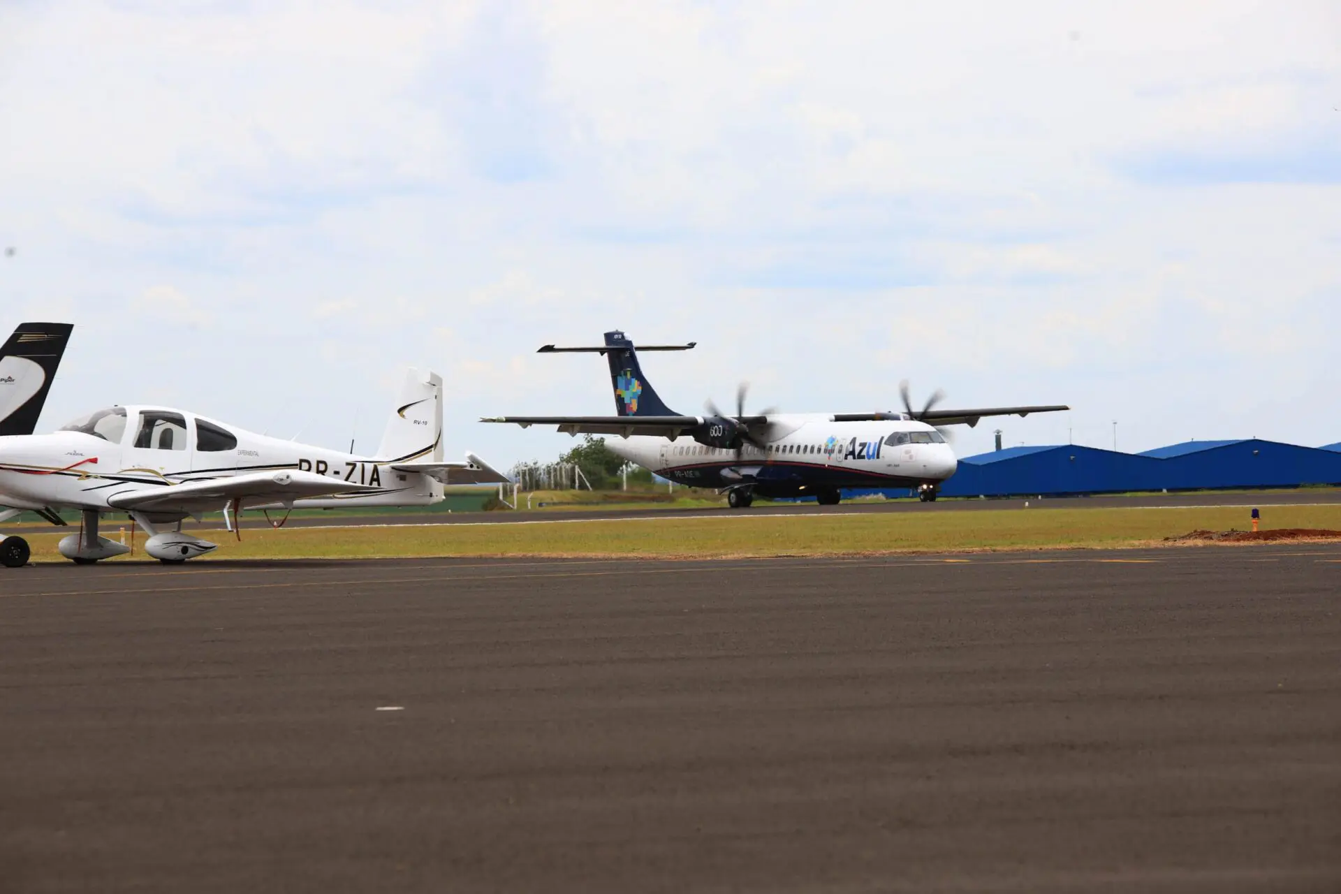Avião da companhia aérea Azul. (Fonte: Reprodução Google).