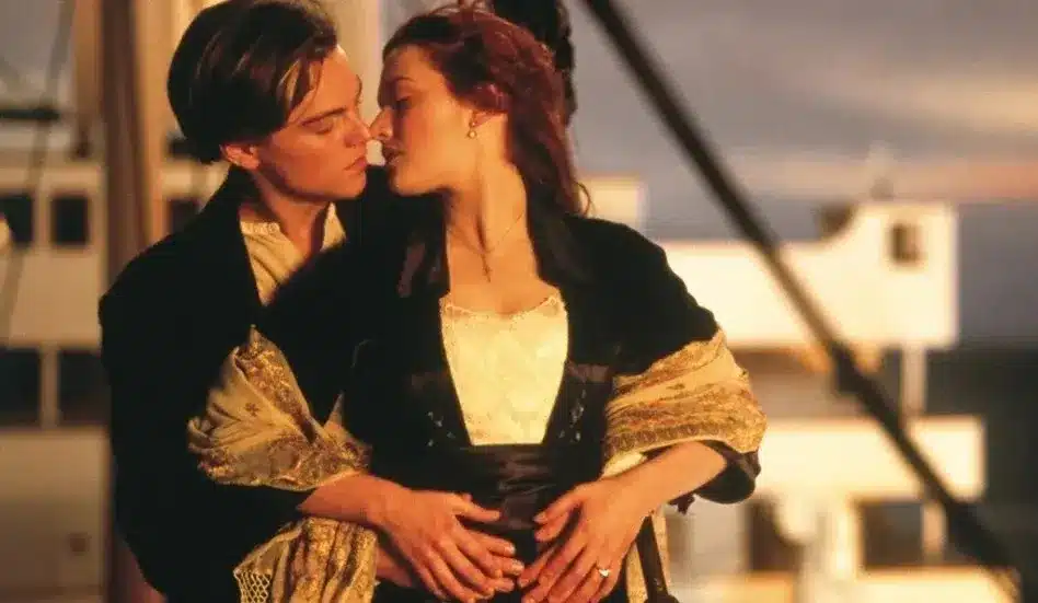 Kate Winslet e Leonardo DiCáprio em cena de Titanic