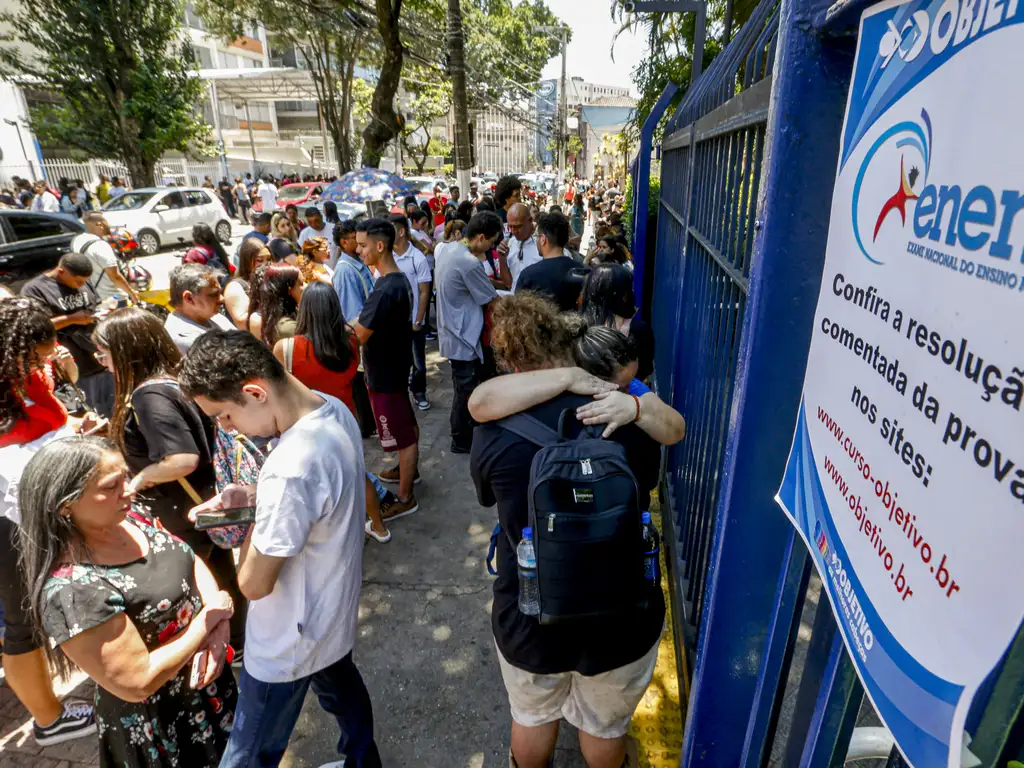 Inscrições do ENEM 2024 foram reabertas para estudantes gaúchos.