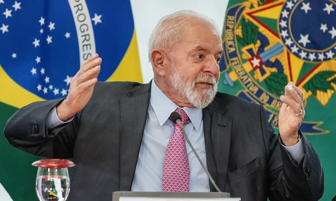 Presidente Lula Defende a Manutenção das "Saidinhas" em Feriados e Discute Impactos Sociais
