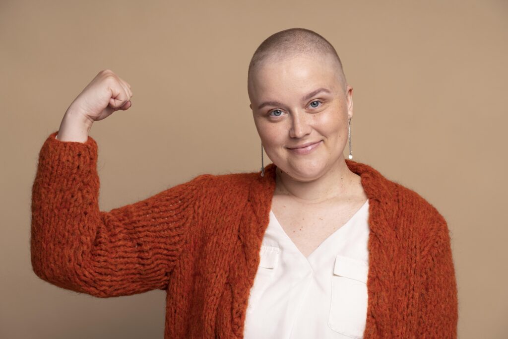 mulher careca com câncer