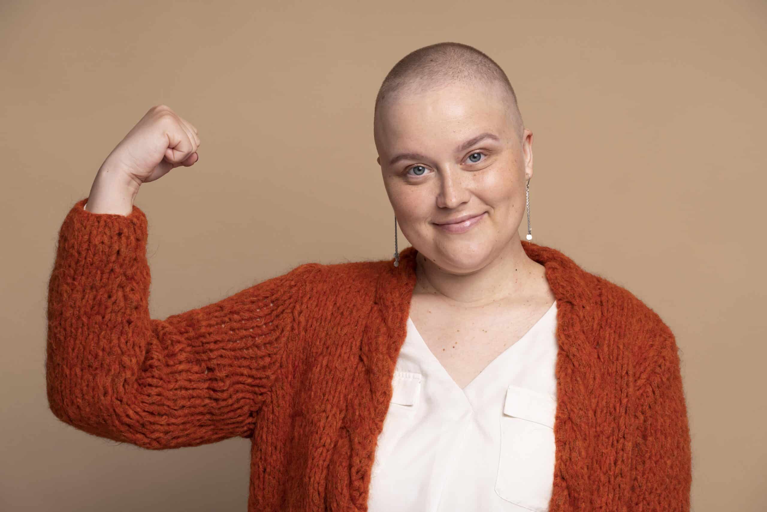 mulher careca com câncer
