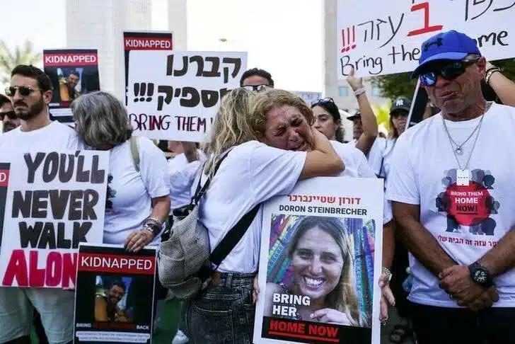 Protesto, em Tel Aviv, para pedir a libertação dos reféns israelenses. (Fonte: Tomer Appelbaum/Reuter)
