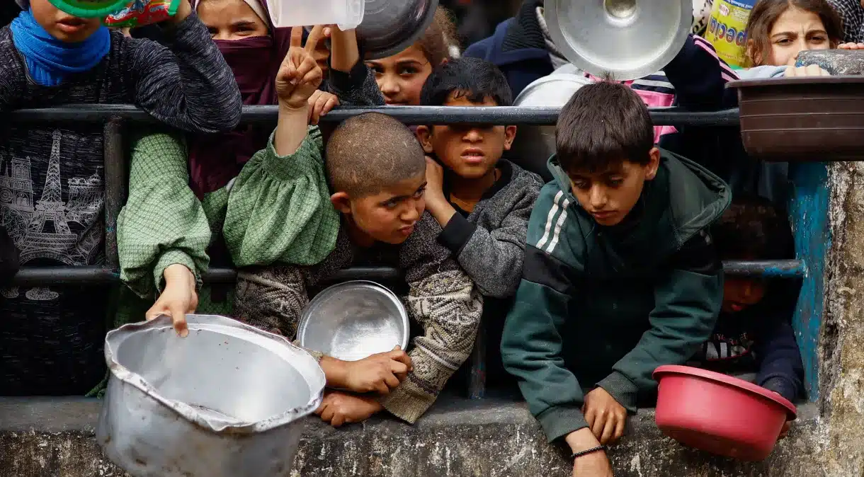 Crianças palestinas na faixa de Gaza. (Fonte: Reprodução Google).