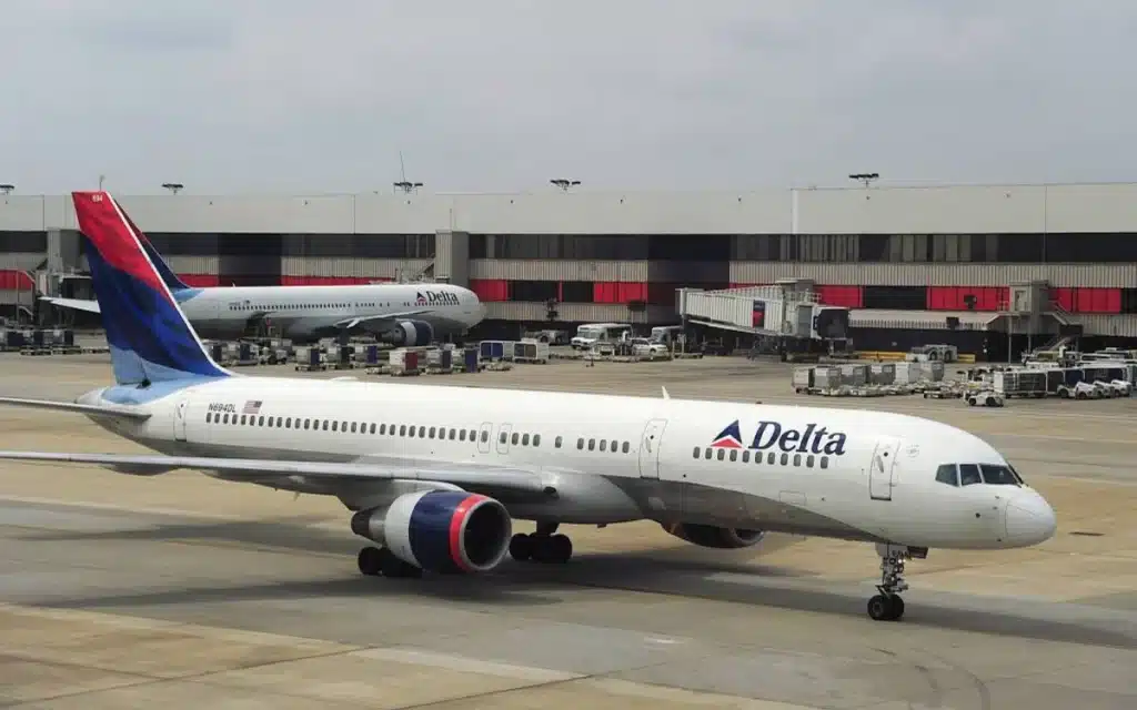avião precisou alterar sua rota e fazer um pouso de emergência em Nova York.
