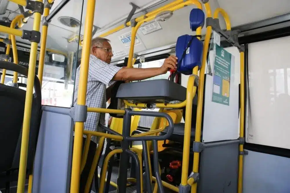 INCRÍVEL BENEFÍCIO!Novo Cartão de Ônibus Gratuito DISPONÍVEL para Idosos! Confira como solicitar AGORA!