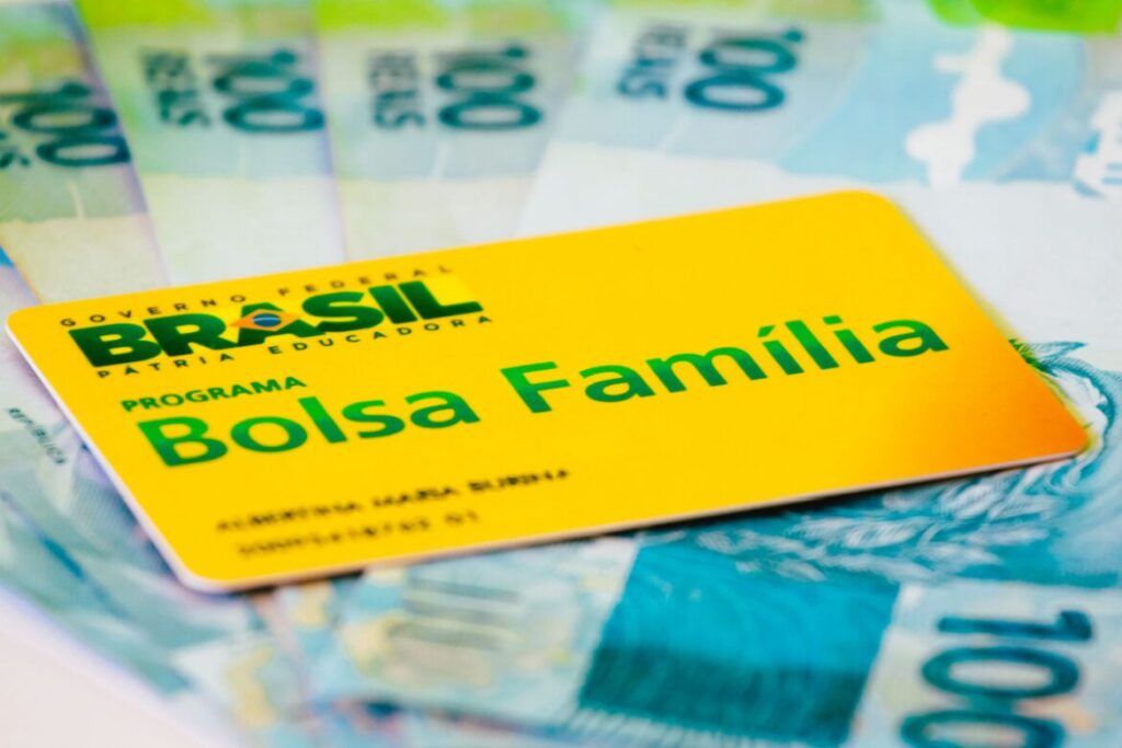 Confira quando você recebe no calendário de pagamentos Bolsa Família de 2024.