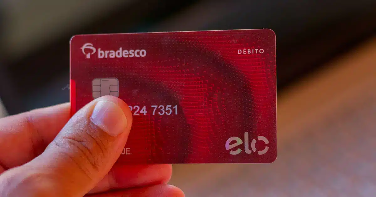 Cartão do Bradesco. (Fonte: @jeanedeoliveirafotografia / pronatec.pro.br).