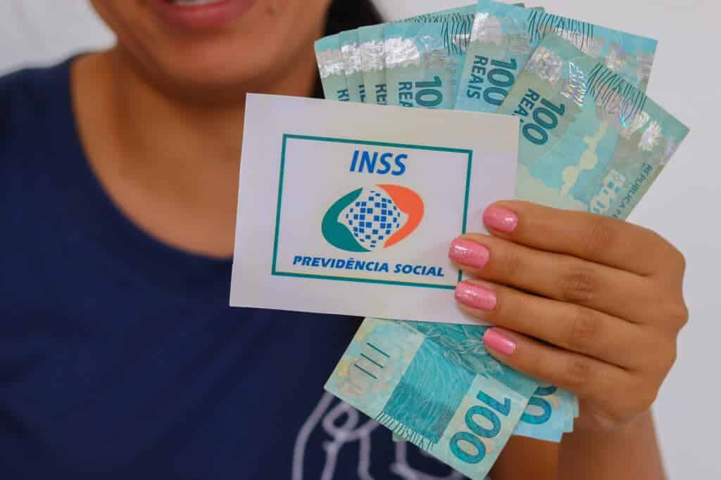 Reajustes Salariais e Crédito Consignado para Aposentados
