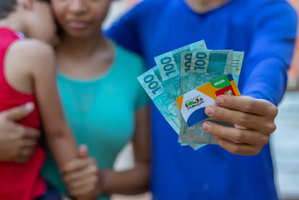Descubra quem pode receber os pagamentos do Bolsa Família 2024.