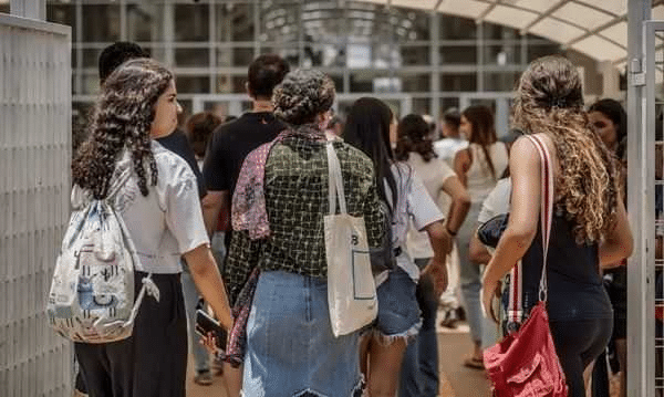 FIES é esperança para estudantes que querem entrar na universidade