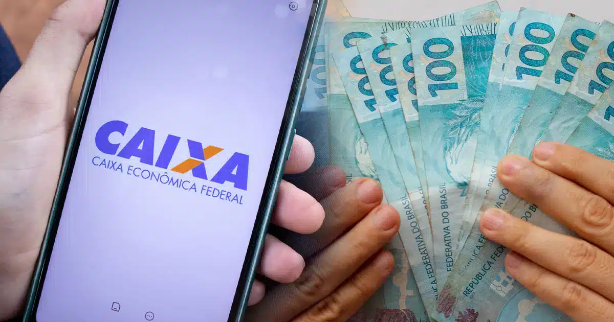 celular aberto no aplicativo da caixa e ao lado de muita cédulas de 100 reais