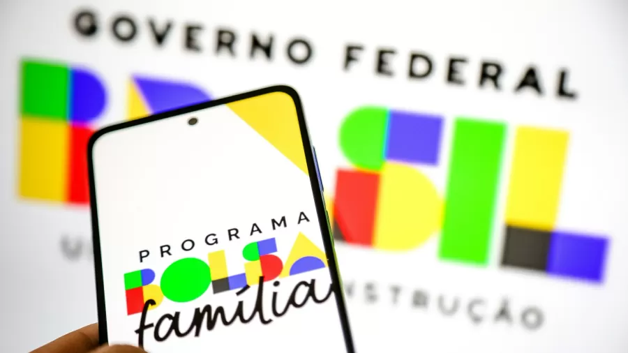 celular aberto no bolsa família