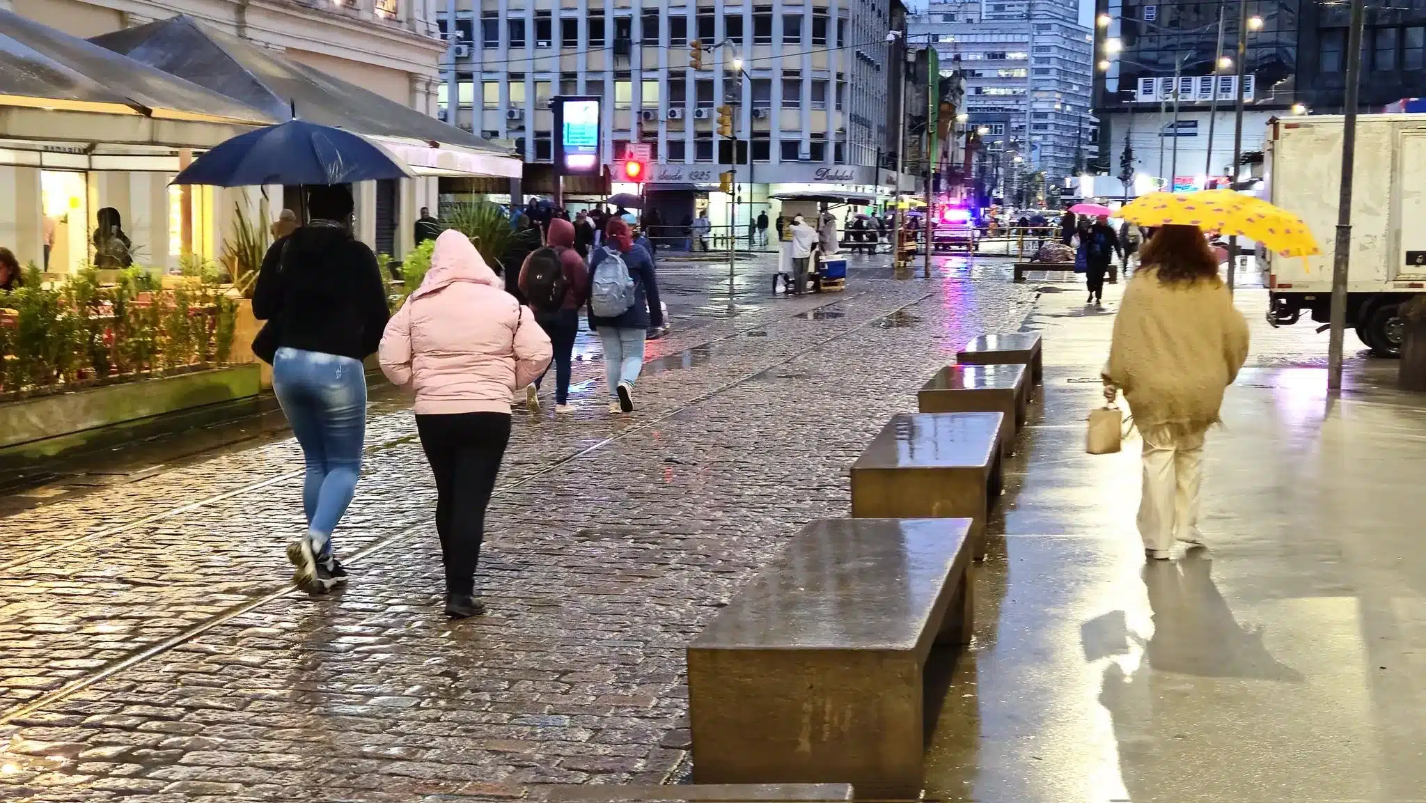 Frio e chuva em Porto Alegre. (Fonte: Fernando Oliveira).