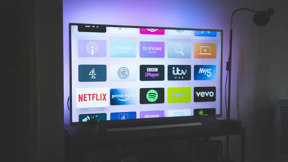Conheça os detalhes e cuidados sobre a tecnologia IPTV no Brasil