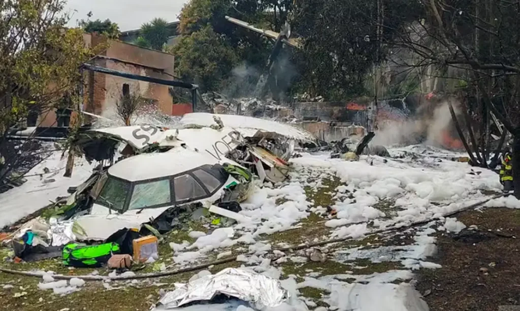 Avião que caiu em Vinhedo, SP. (Fonte: Agência Brasil).