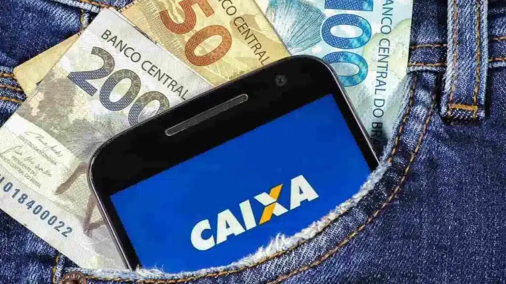 Pagamento do FGTS dentro do bolso de trabalhadores com carteira assinada. (Fonte: shutterstock).