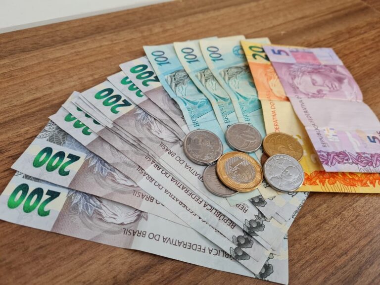 pagamento bolsa família em cédulas de 200 reais