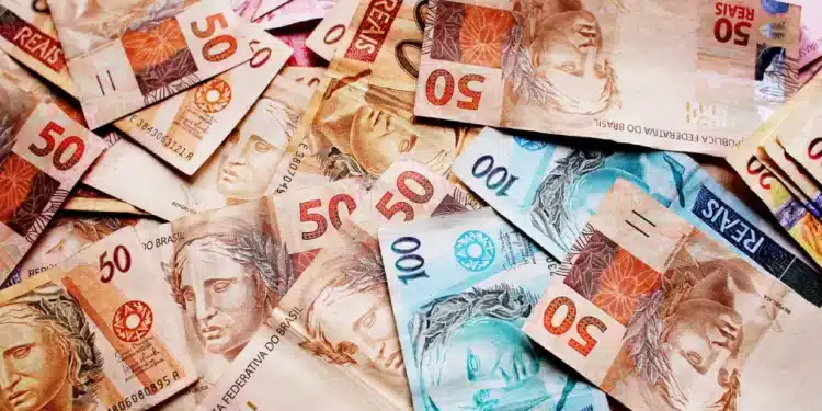 Dinheiro referente à bolsa do povo. (Fonte: pixabay).