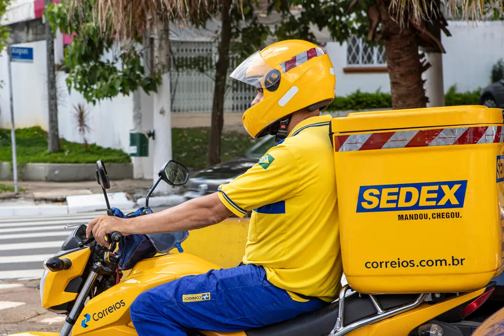 Entregador do Correios. (Fonte: correios).