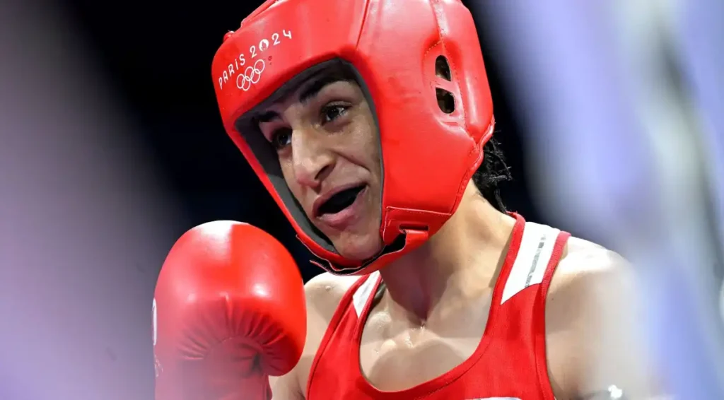 Imane Khelif, boxeadora da Argélia nas olimpíadas. (Fonte: Fabio Bozzani/Anadolu via Getty).