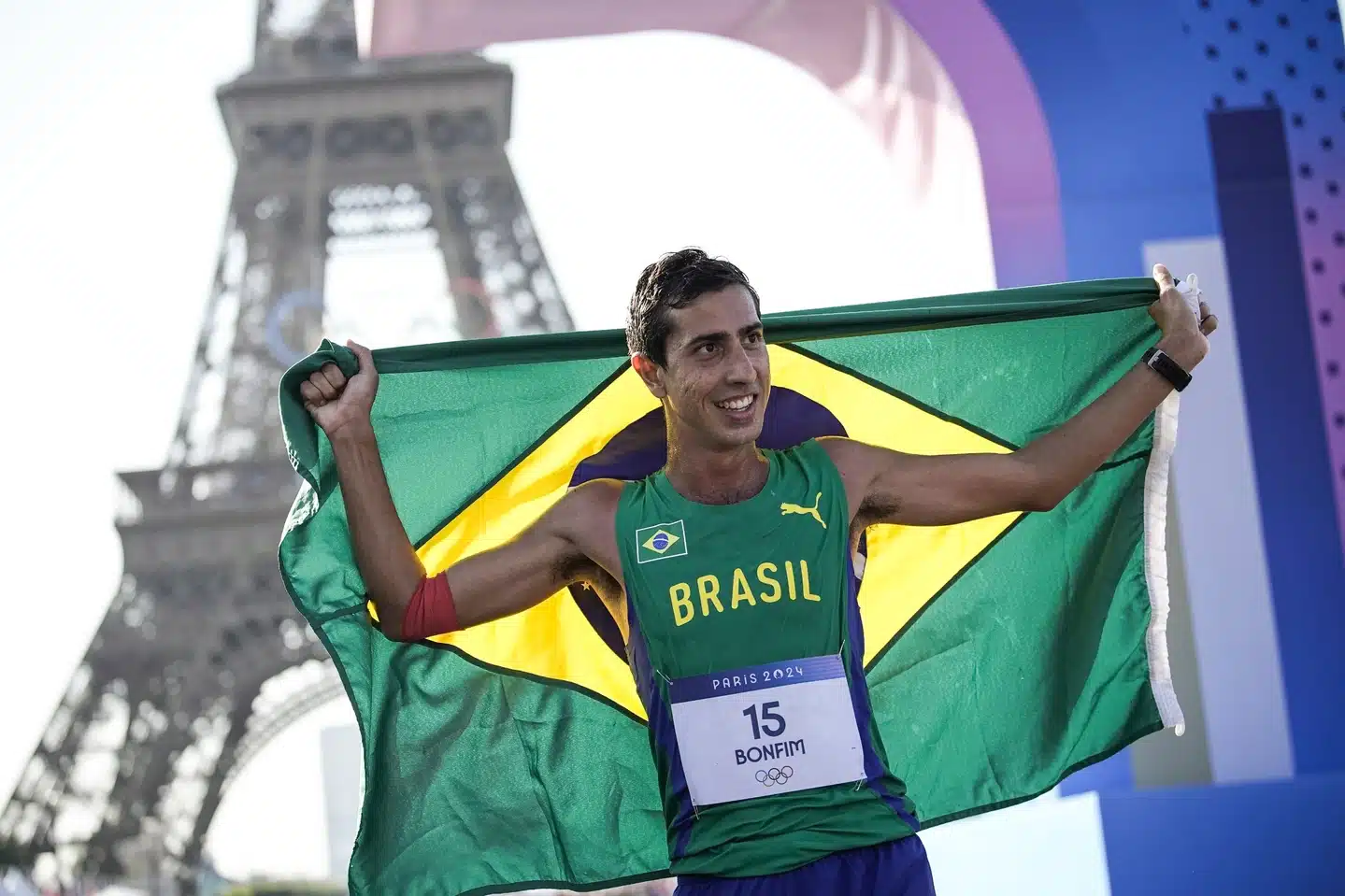 Caio Bonfim conquista a prata inédita na marcha atlética em Paris-2024. (Fonte: Alexandre Loureiro/COB).