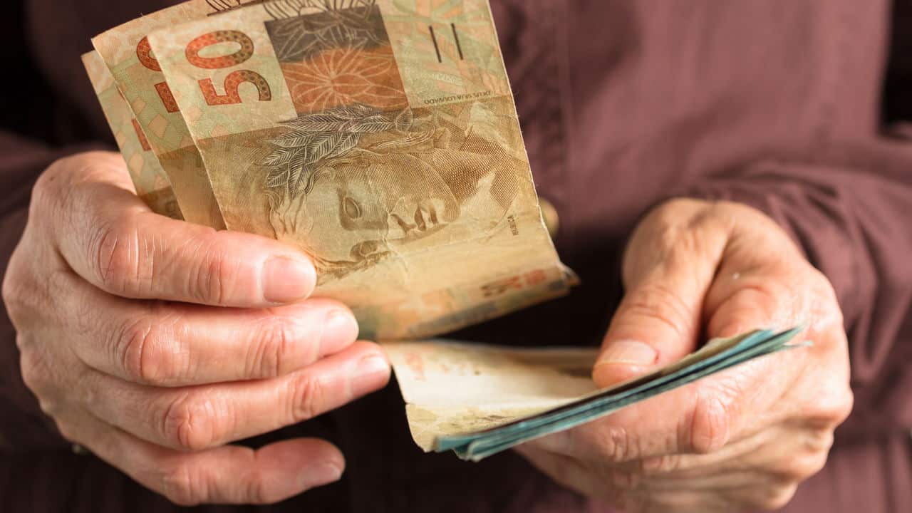Aposentado Quer Voltar a Trabalhar? Veja se Pode Acumular Salário e Benefício
